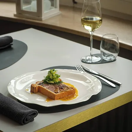 Hotel-restaurant Beim Schlass فندق Wiltz
